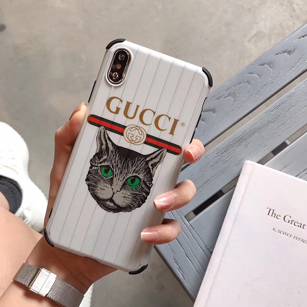 GUCCI アイフォンXSケース 猫柄 グッチ iphone xs max/xrスマホケース おしゃれ 曲面 IPHONE X携帯カバー 可愛い  ブランド iphone8/7plusケース 黒 白 ファッション