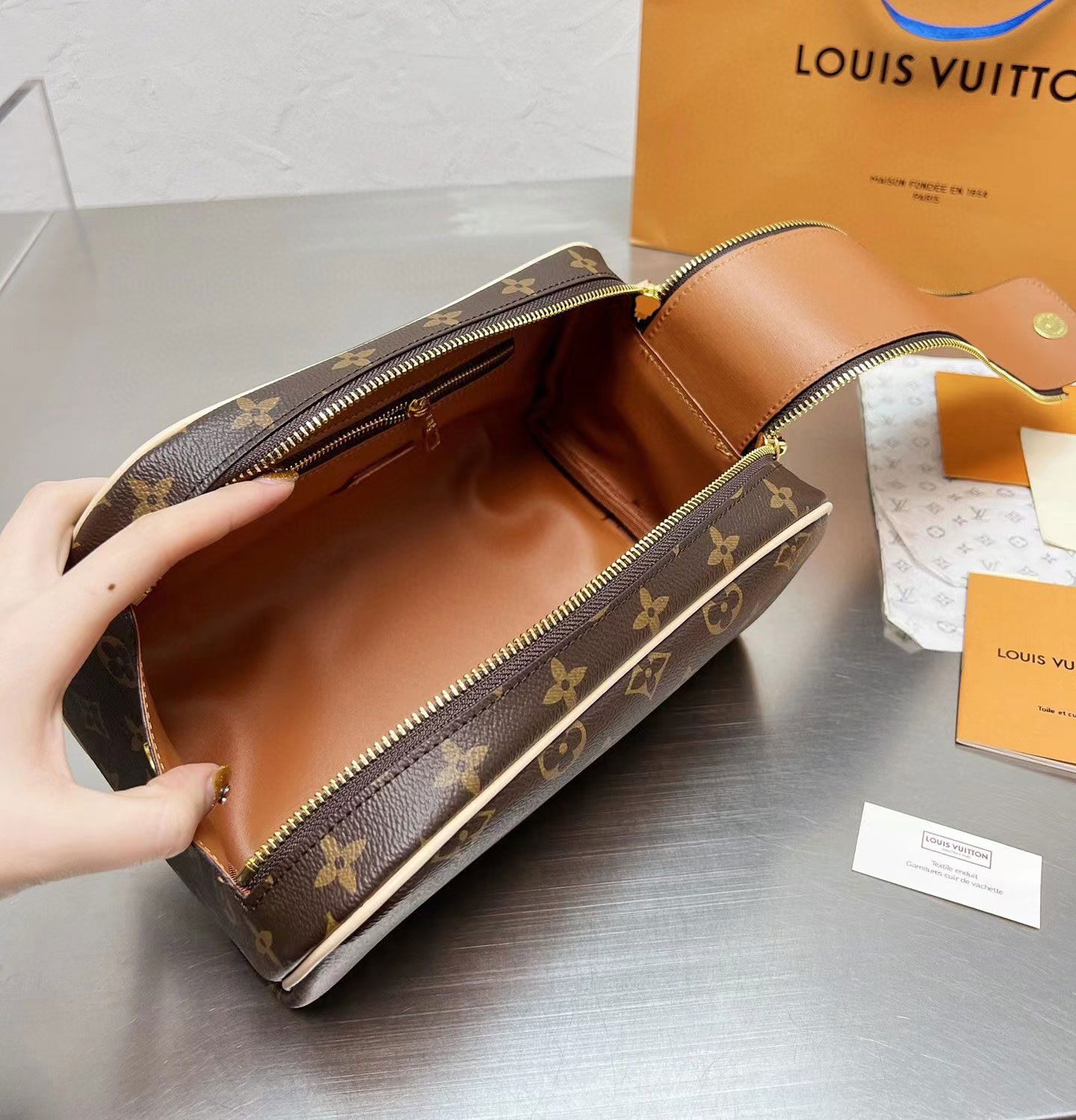 ＬＯＵＩＳ ＶＵＩＴＴＯN ルイヴィトン モノグラムポーチ 化粧ポーチ